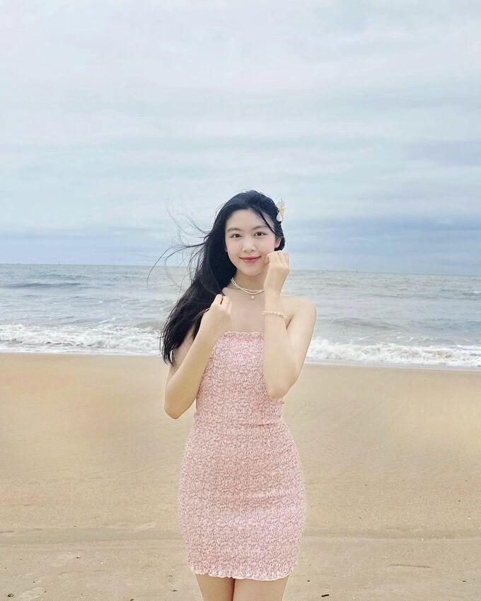 Tranh cãi con gái MC Quyền Linh diện váy quây siêu ngắn-4