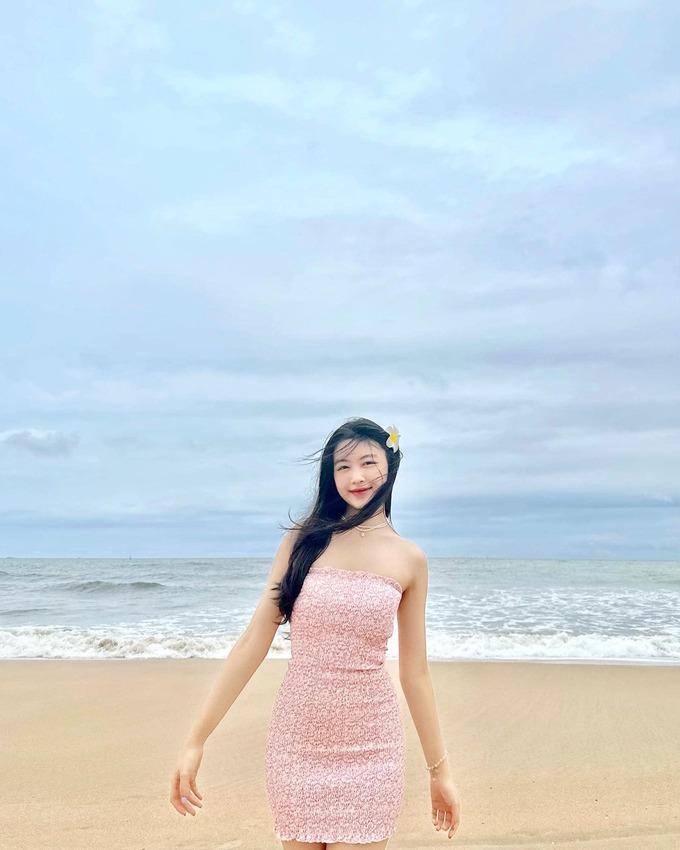 Tranh cãi con gái MC Quyền Linh diện váy quây siêu ngắn-5