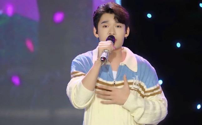 Diễn viên hài Quang Trung bị loại khỏi Vietnam Idol-1