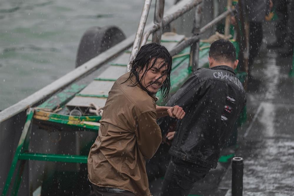 Phim 18+ của Kiều Minh Tuấn: Ghi điểm hành động, nội dung đáng thất vọng-5