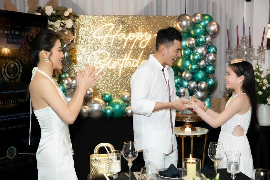 Phương Trinh Jolie khoe dáng sau 2 tháng sinh nở, cùng con gái riêng mừng sinh nhật Lý Bình-2