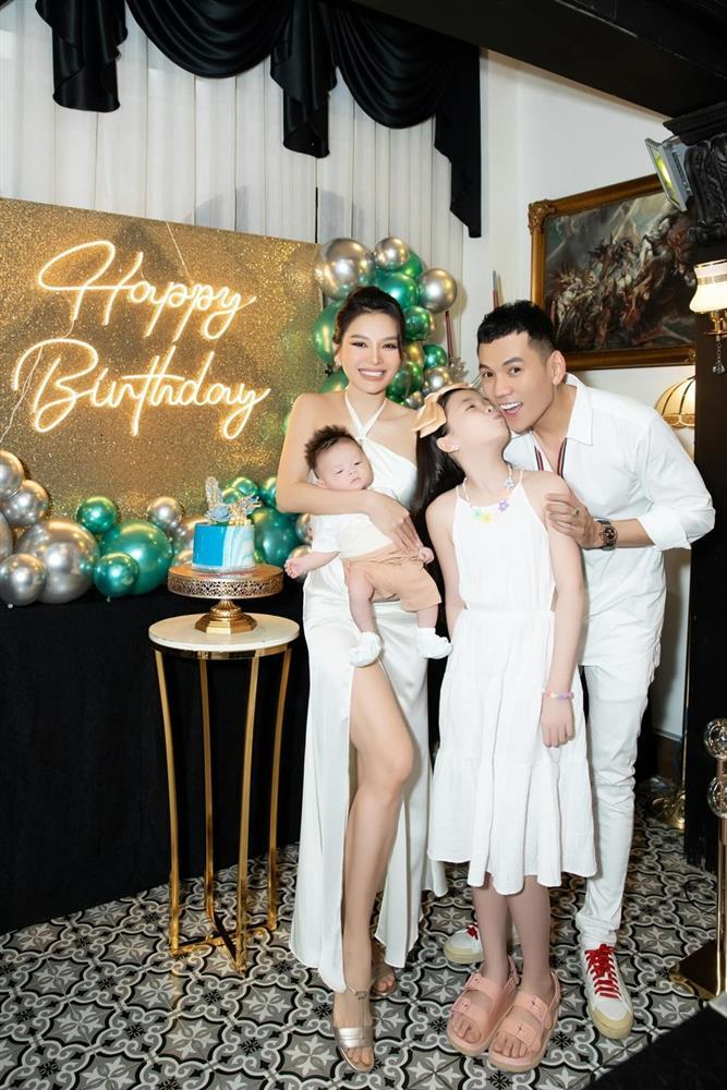 Phương Trinh Jolie khoe dáng sau 2 tháng sinh nở, cùng con gái riêng mừng sinh nhật Lý Bình-4