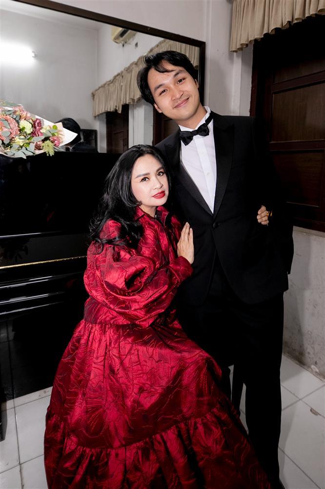 Thanh Lam khoe khoảnh khắc bên chồng bác sĩ: Nhan sắc U60 rực rỡ khiến fan trầm trồ-4