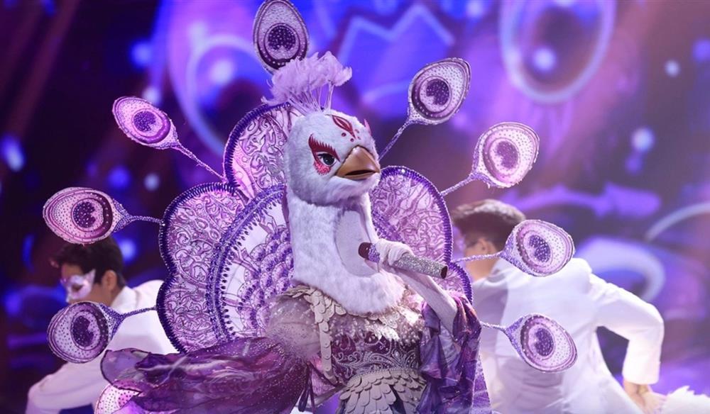 Hoàng Mỹ An về Việt Nam, được cho là Bạch Khổng Tước trong Ca sĩ mặt nạ-1