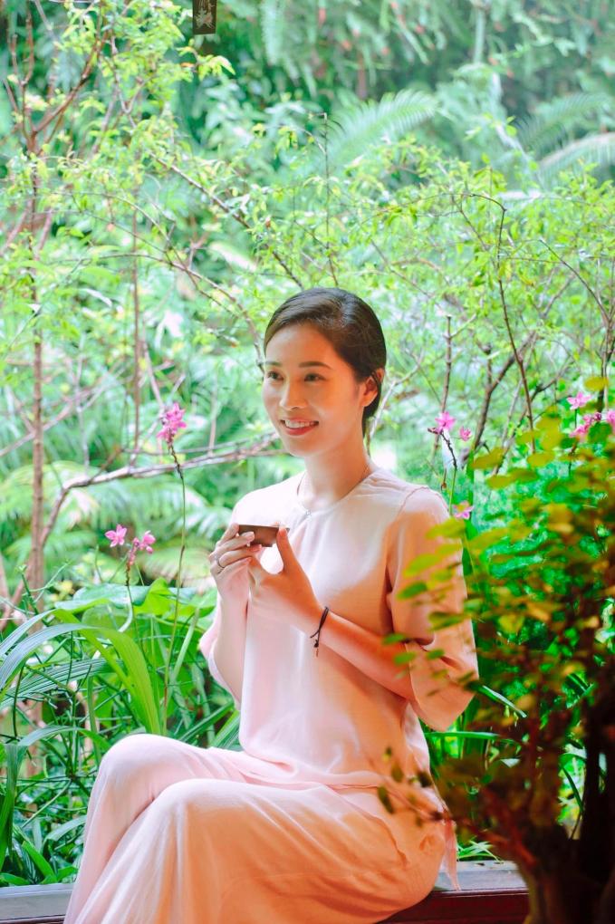 Vợ Á hậu kém 16 tuổi của Shark Hưng: Sinh liền 2 quý tử, chồng quỳ gối xin gia hạn hôn nhân-2