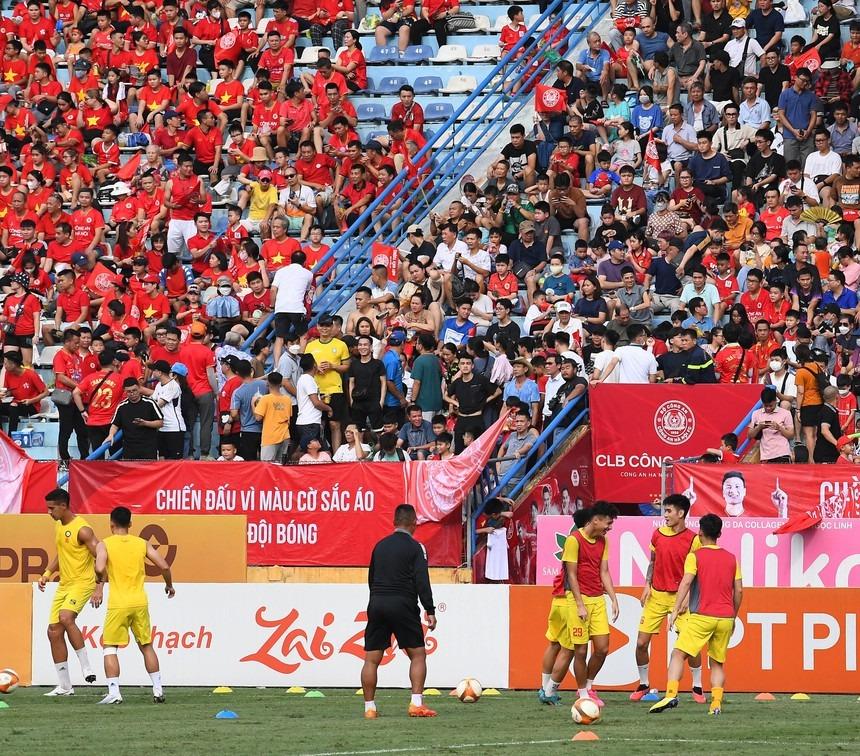 Doãn Hải My, Bảo Hân chiếm spotlight khi đến cổ vũ Đoàn Văn Hậu và CLB Công an Hà Nội-6