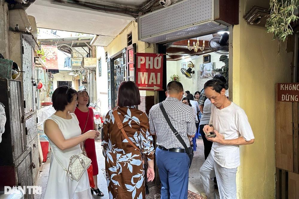 Quán phở gà chấm gần 10 năm vắng khách bỗng dưng đông nườm nượp-2