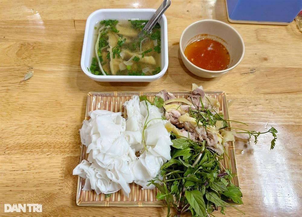 Quán phở gà chấm gần 10 năm vắng khách bỗng dưng đông nườm nượp-3