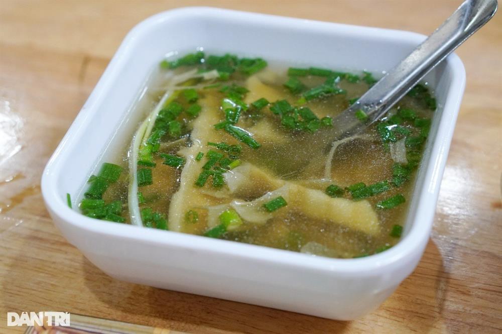 Quán phở gà chấm gần 10 năm vắng khách bỗng dưng đông nườm nượp-5