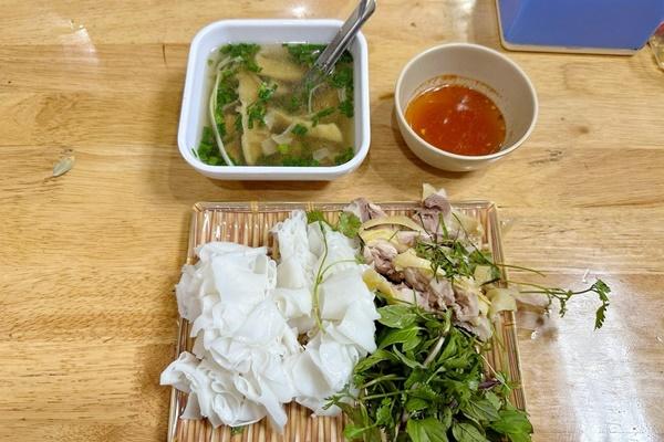 Nữ rapper nổi tiếng Hàn Quốc vỗ tay khen tấm tắc khi ăn phở ở Hà Nội-3