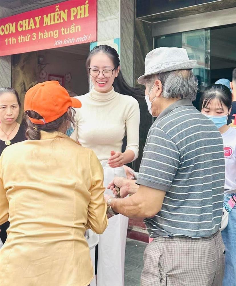 Mẹ Á hậu 1 Bùi Khánh Linh tiết lộ về gia cảnh khó khăn và niềm vui vỡ òa-12