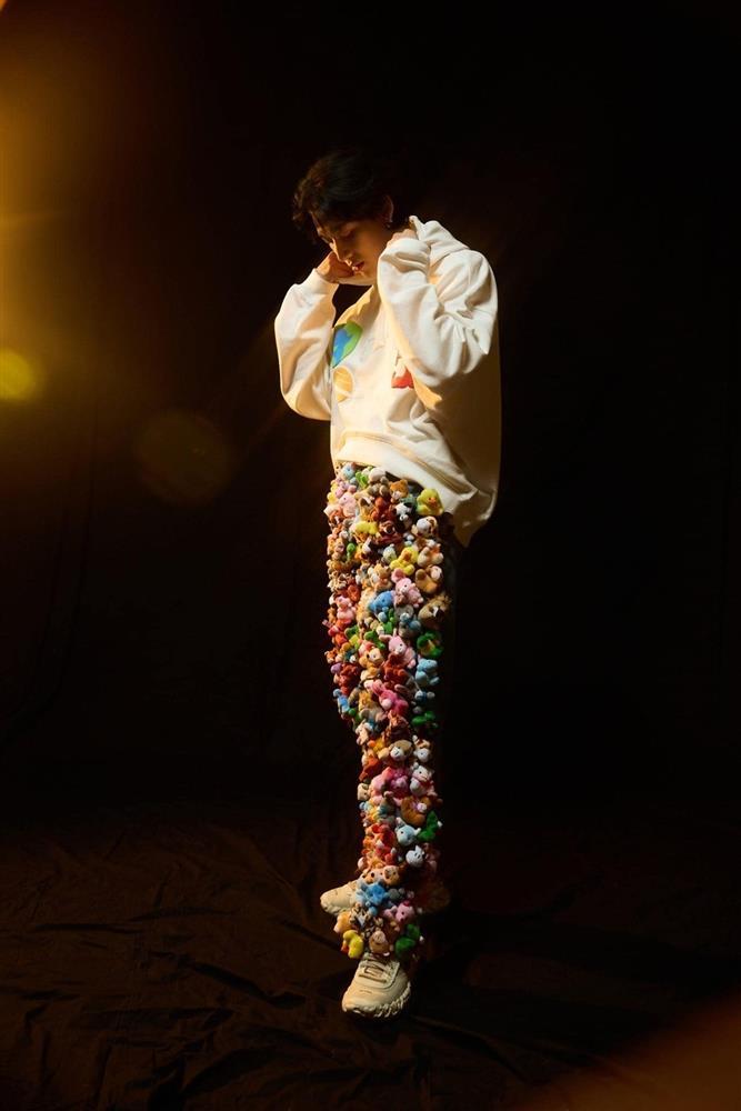 Quần gắn gấu bông độc lạ của Blackpink trở thành mốt trong giới trẻ Việt-3