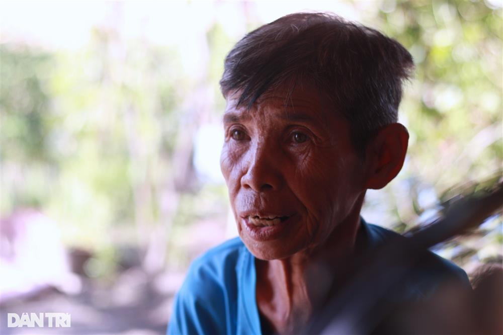 Cuộc sống bên nghĩa trang của cặp vợ chồng phụ nữ gắn bó 30 năm-1