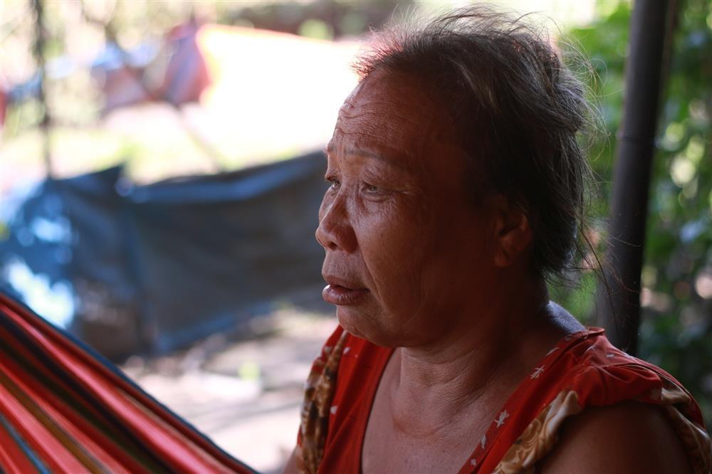 Cuộc sống bên nghĩa trang của cặp vợ chồng phụ nữ gắn bó 30 năm-2