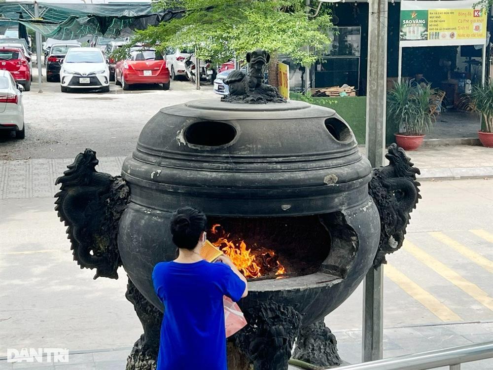 Chuyên gia chỉ ra điều sai lầm khi đốt vàng mã cúng rằm tháng 7-2