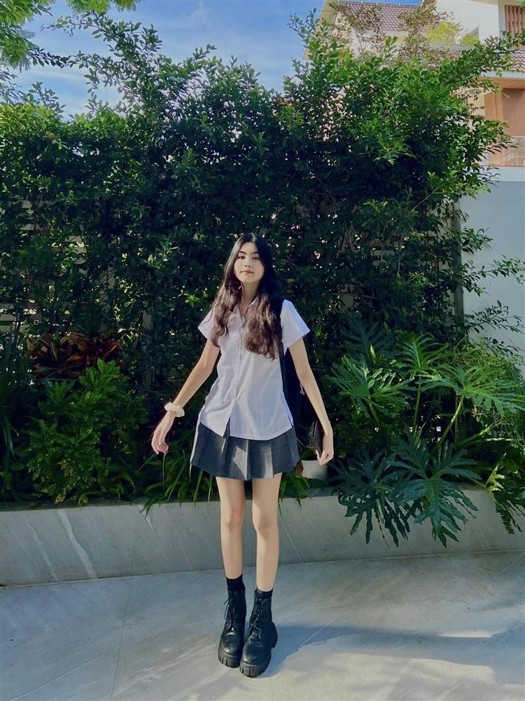 Vẻ đẹp đối lập của hai con gái Quyền Linh: Em kiêu sa, chị ngọt ngào như hoa hậu-11