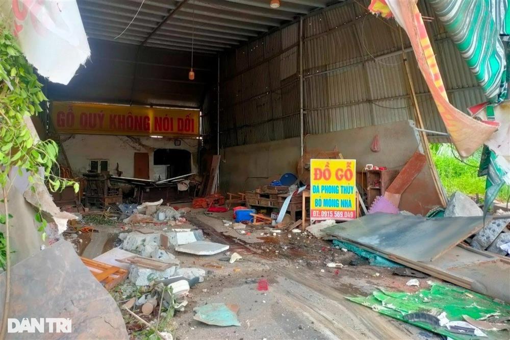 Kính xe bắn tung tóe vào người, tôi hô hoán khách ra cửa thoát hiểm-9