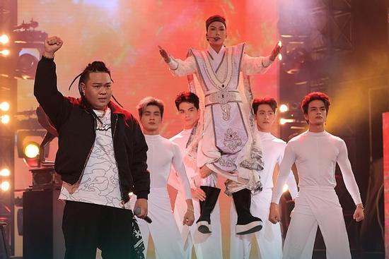 Thí sinh khiến 'bộ 7 quyền lực' Rap Việt rơi nước mắt, nể phục