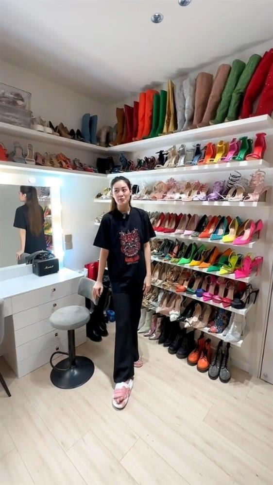 Hoa hậu Khánh Vân khoe tủ đồ hàng hiệu, fan trầm trồ, xuýt xoa-2
