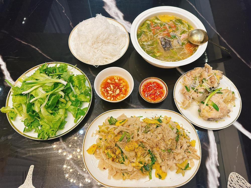 Phương Oanh thay đổi thế nào kể từ khi làm vợ Shark Bình: nhìn từ căn bếp, mâm cơm-8