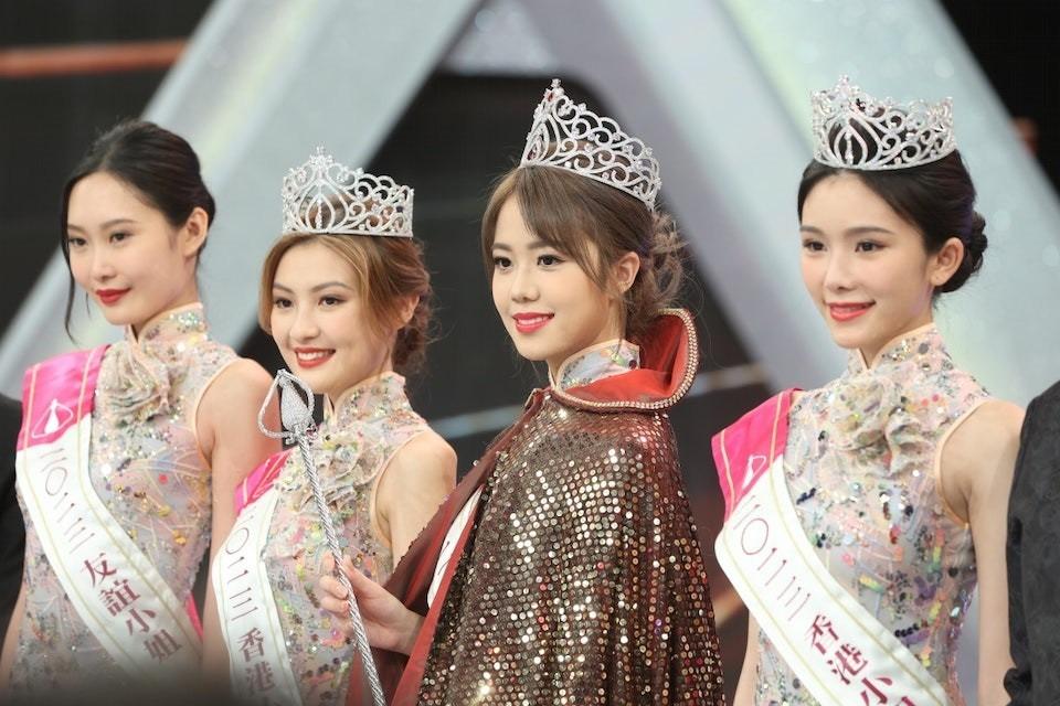 Sắc vóc cô gái 21 tuổi phá vỡ lời nguyền để trở thành Hoa hậu Hong Kong 2023-1