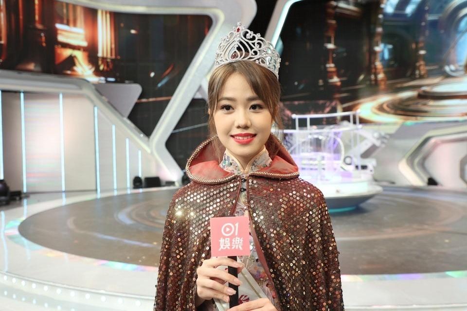 Sắc vóc cô gái 21 tuổi phá vỡ lời nguyền để trở thành Hoa hậu Hong Kong 2023-3