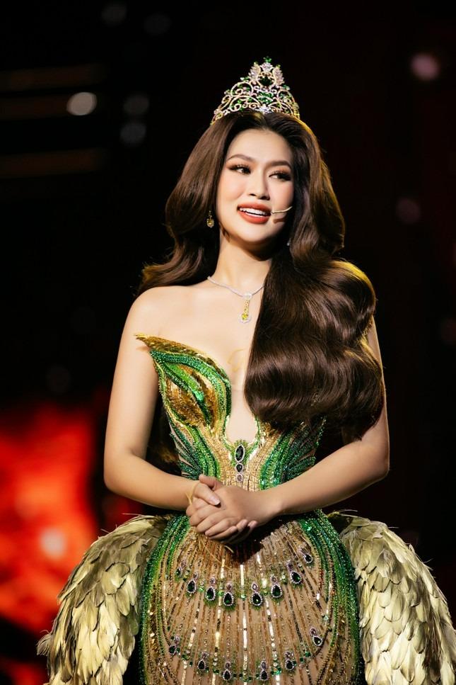 Thiên Ân final walk cực ấn tượng nhưng dàn sao Việt lại bật khóc khi nàng Hậu nói điều này-3