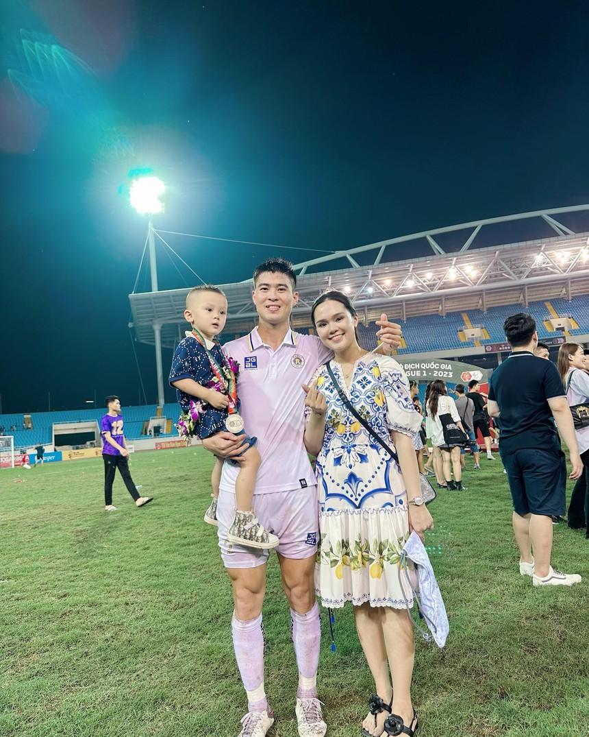 Duy Mạnh - Quỳnh Anh lần đầu công khai ảnh con gái mới chào đời-2