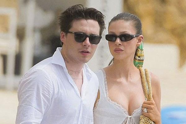 Beckham và Victoria lén lút hẹn hò ở bãi xe-3