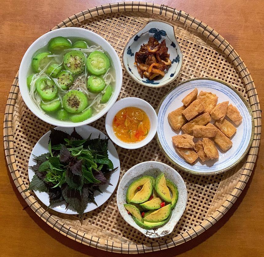 Bí quyết trẻ măng ở tuổi 42 của Hiền Thục và 14 mâm cơm chay ngon lành, đẹp mắt-9