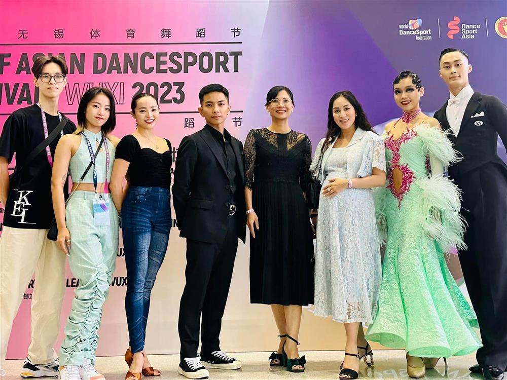 Khánh Thi nhuận sắc ở cuối thai kỳ-5