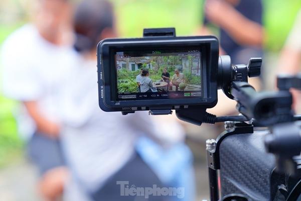 Diễn viên Trần Vân để mặt mộc quay Làng Trong Phố-8