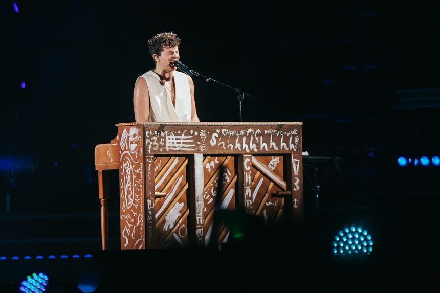 Sơn Tùng M-TP lại giống Charlie Puth nữa rồi-3