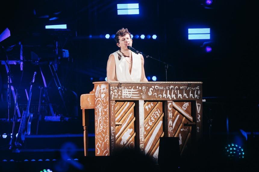 Sơn Tùng M-TP lại giống Charlie Puth nữa rồi-4