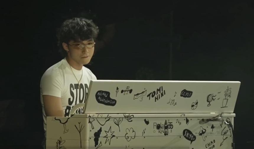 Sơn Tùng M-TP lại giống Charlie Puth nữa rồi-1