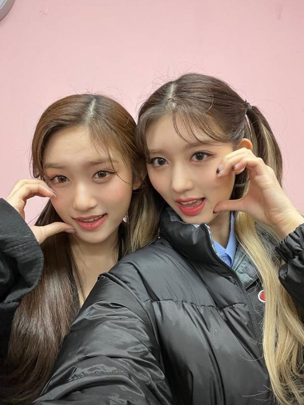 8 cặp Idol Kpop giống nhau đến mức cả fan cũng chưa chắc phân biệt được-2