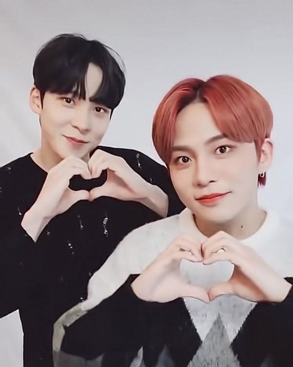 8 cặp Idol Kpop giống nhau đến mức cả fan cũng chưa chắc phân biệt được-5