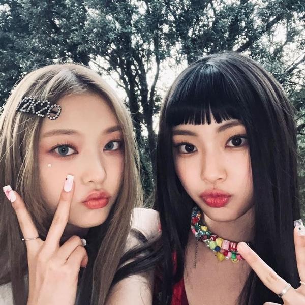 8 cặp Idol Kpop giống nhau đến mức cả fan cũng chưa chắc phân biệt được-6