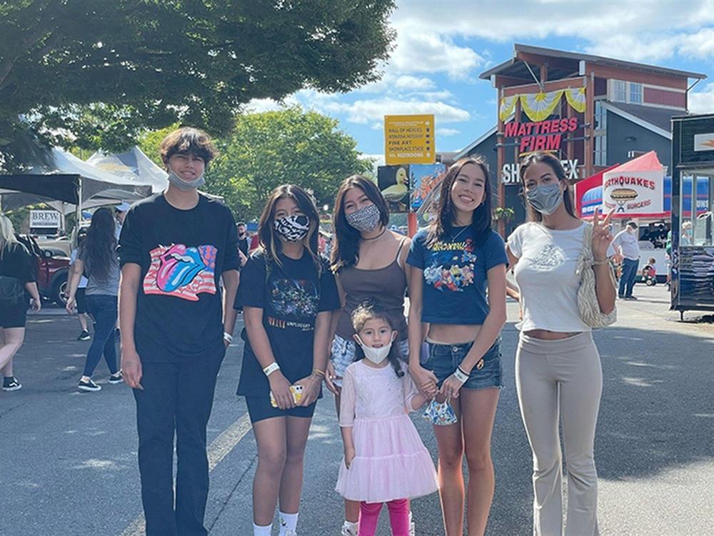 Siêu mẫu Như Vân: Vóc dáng nóng bỏng, hạnh phúc bên chồng Tây và 5 con-11