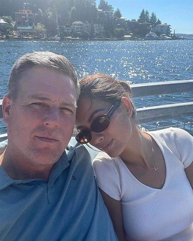 Siêu mẫu Như Vân: Vóc dáng nóng bỏng, hạnh phúc bên chồng Tây và 5 con-8