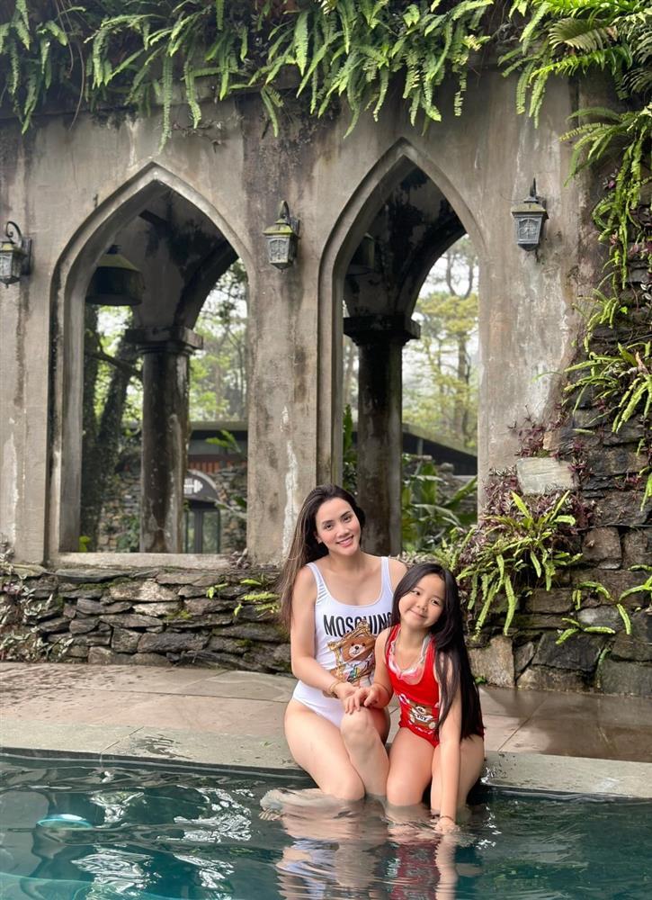 Trang Nhung tuổi 38: Chồng đạo diễn yêu chiều, chăm dát đồ hiệu xuống phố-3