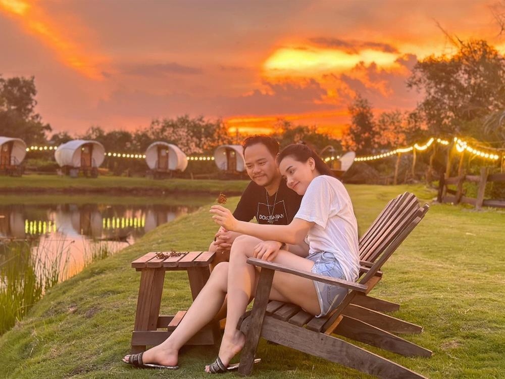 Trang Nhung tuổi 38: Chồng đạo diễn yêu chiều, chăm dát đồ hiệu xuống phố-5