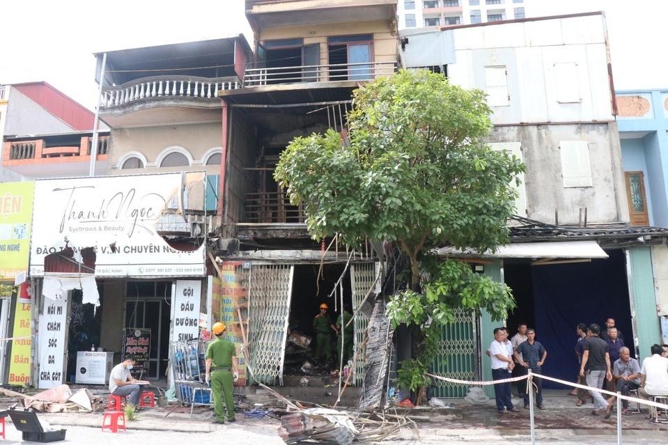 Clip em bé suýt chết trong vụ cháy cho thấy sự nguy hiểm của chuồng cọp-2