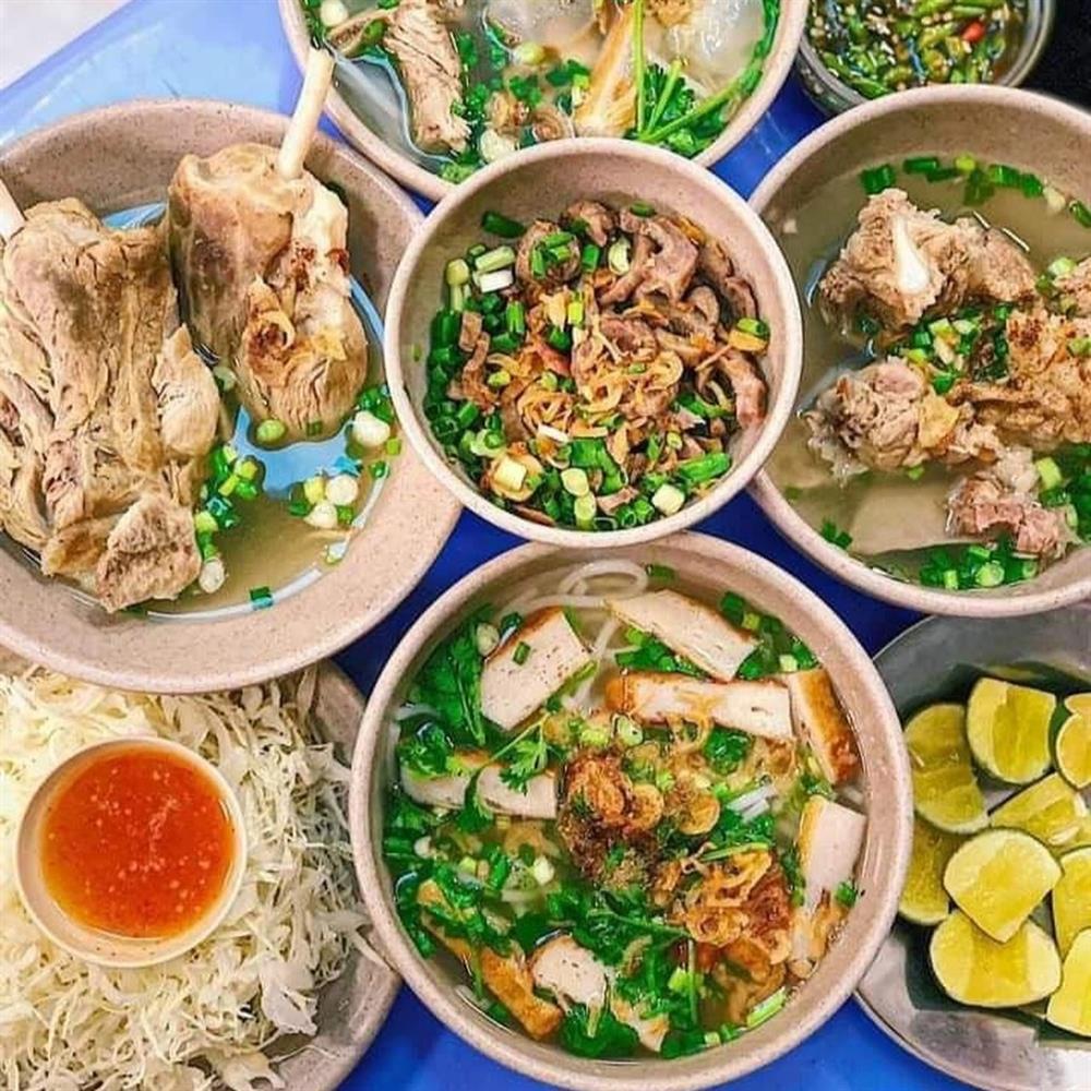 Khách ăn hết bát bún nặng 2,2kg, chủ quán ở TPHCM thưởng luôn 30 triệu đồng-3