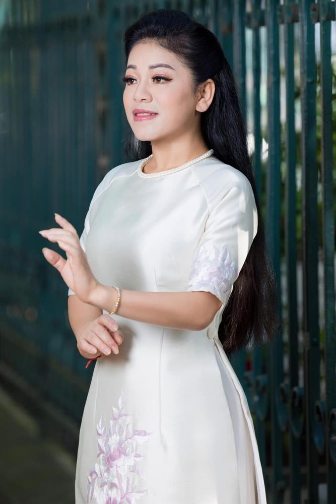 Ca sĩ Anh Thơ: Có học vị tiến sĩ, cho con đi du lịch 7 nước trong 1 tháng-1