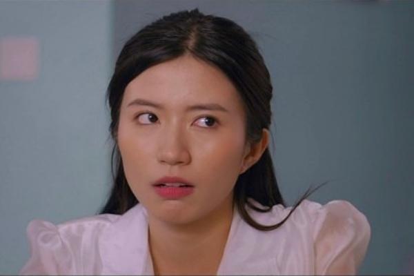 Nữ diễn viên được mừng sinh nhật trên xe cảnh sát, biểu cảm gây bất ngờ-4