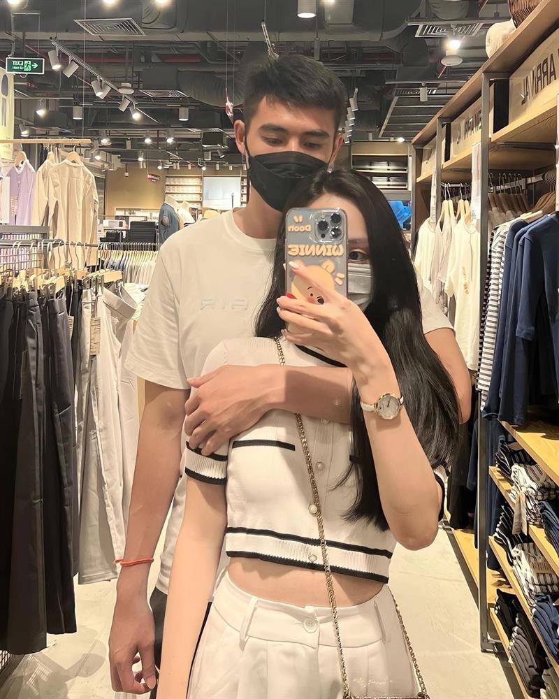 Cầu thủ Quan Văn Chuẩn và mối tình ngọt ngào với bạn gái hơn 3 tuổi-1