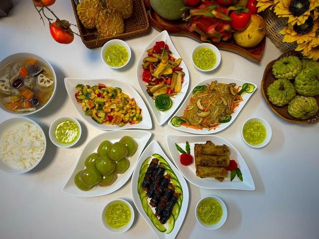 Các mẹ đảm đua nhau khoe mâm cúng Rằm tháng 7 mặn, ngọt ai cũng mê-12