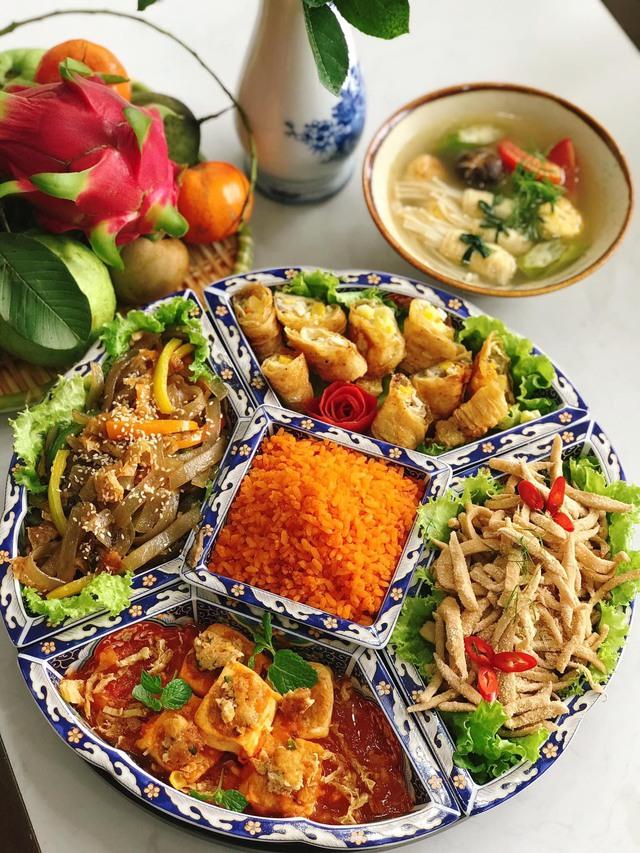 Các mẹ đảm đua nhau khoe mâm cúng Rằm tháng 7 mặn, ngọt ai cũng mê-2