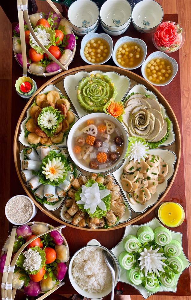 Các mẹ đảm đua nhau khoe mâm cúng Rằm tháng 7 mặn, ngọt ai cũng mê-3